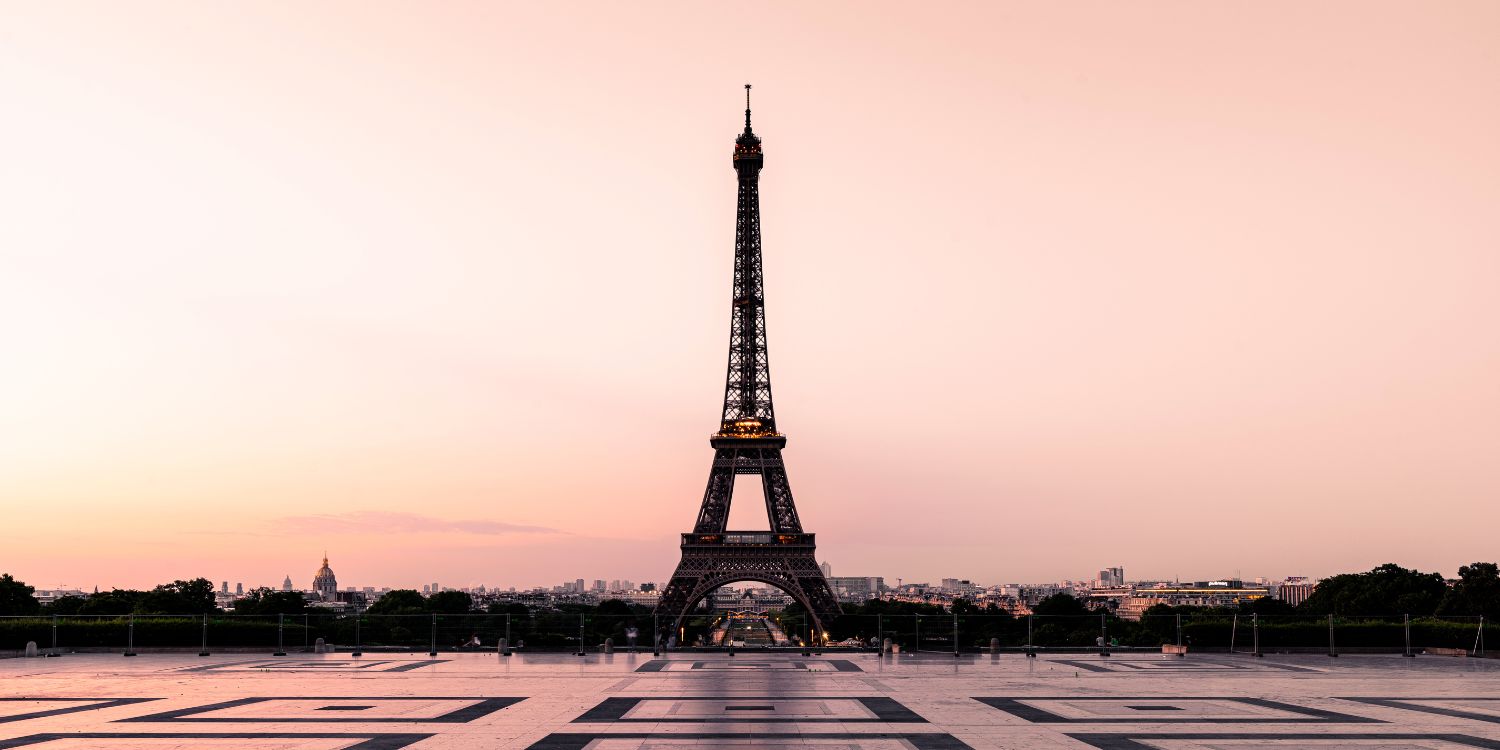 La Vie en Rose: Die Romantik der Stadt der Liebe in Schmuck