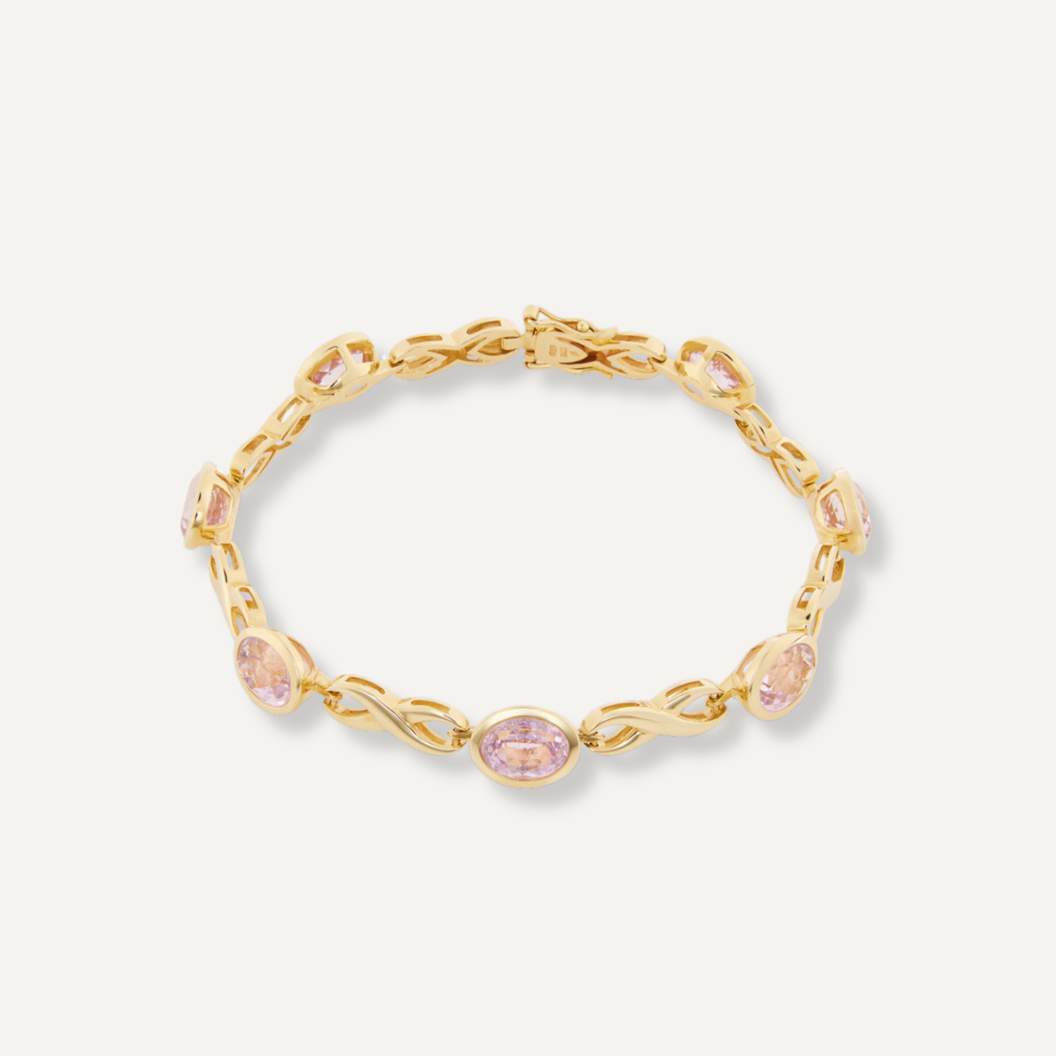 Goldenes Armband mit sieben eingefassten, helllila, ovalen Steinen; die Verbindung zwischen den einzelnen Steinen ähnelt einer liegenden Acht;