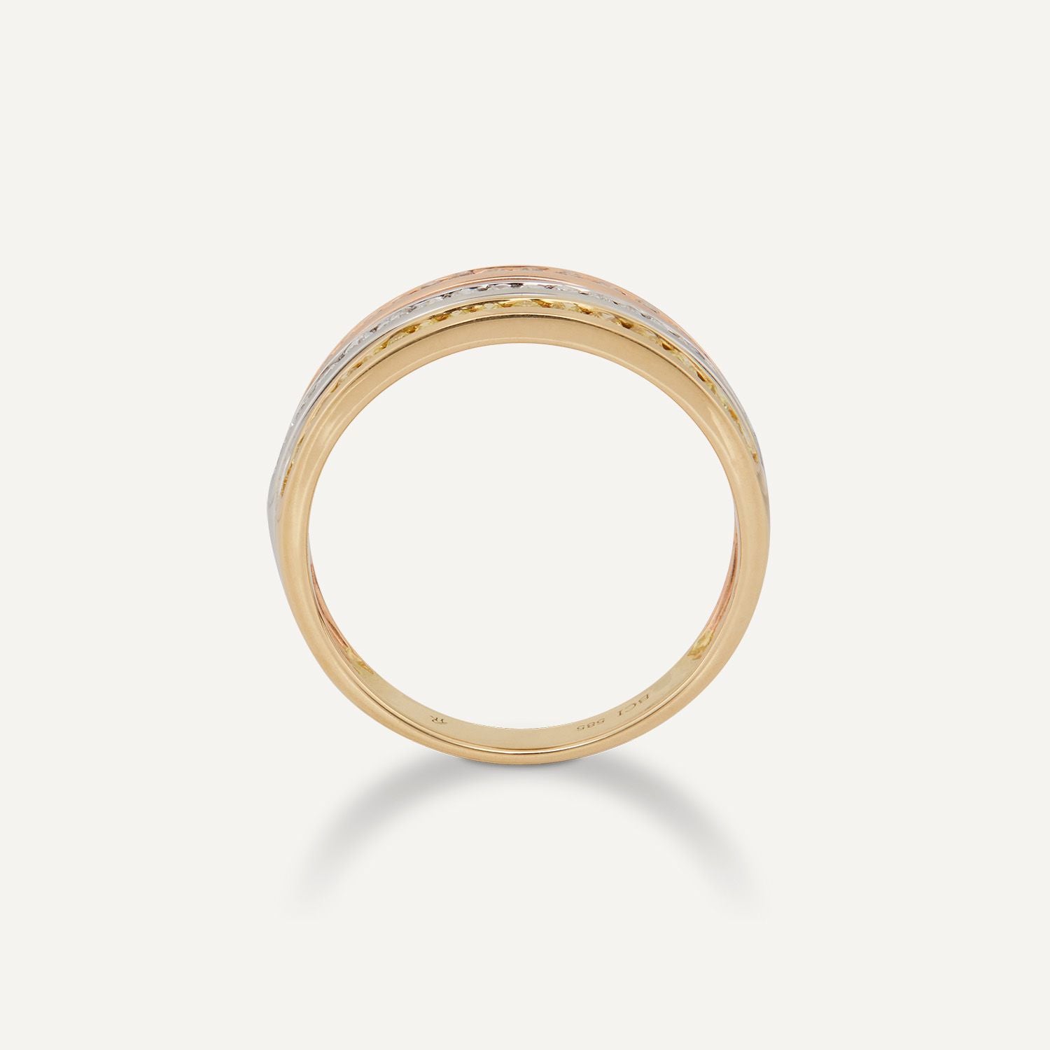 Seitenansicht eines Rivière-Rings mit einzelnen Band-Schienen aus Weiß-, Rosé- und Gelbgold;