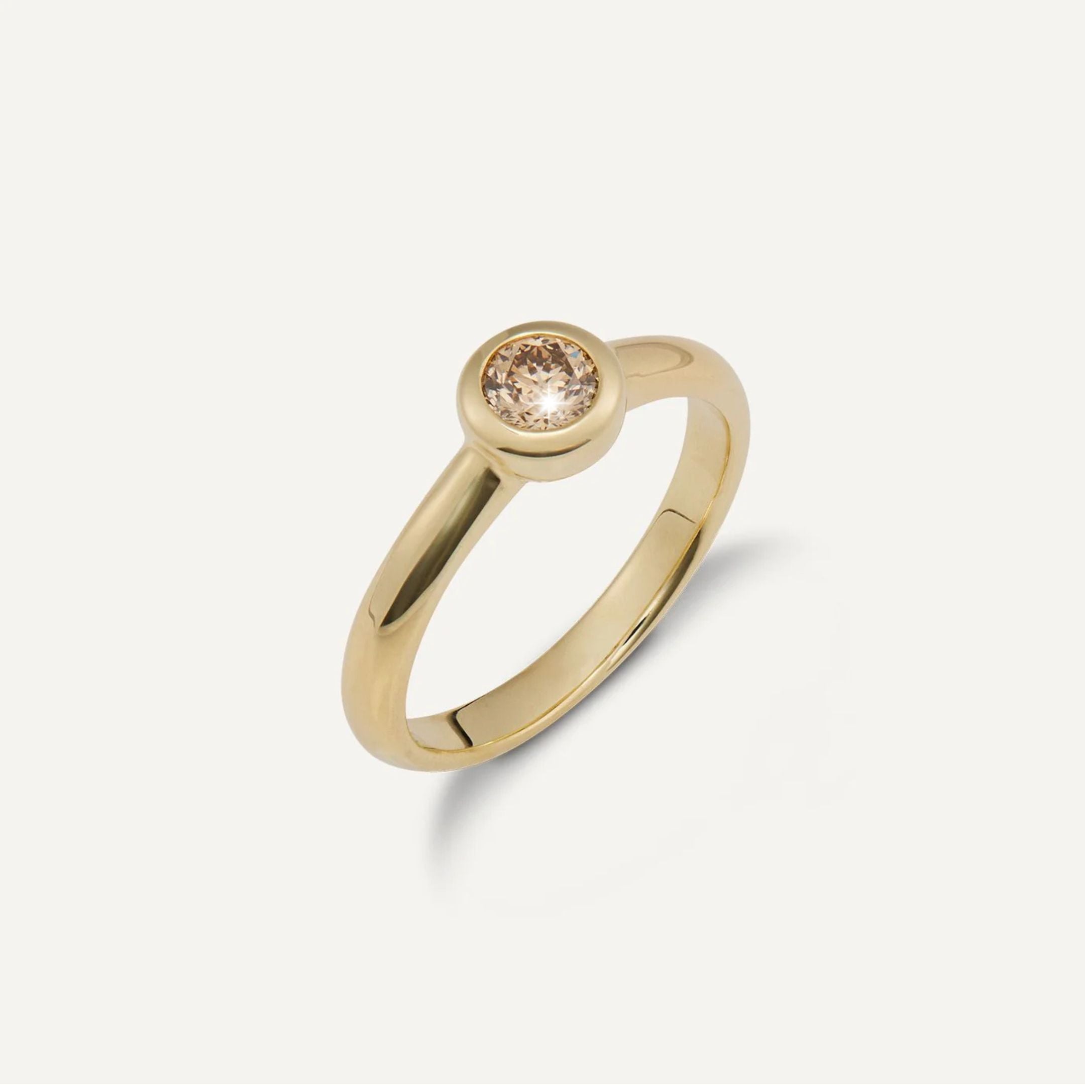 Band-Ring aus Gelbgold mit einem in Gelbgold gefassten, runden Diamant;
