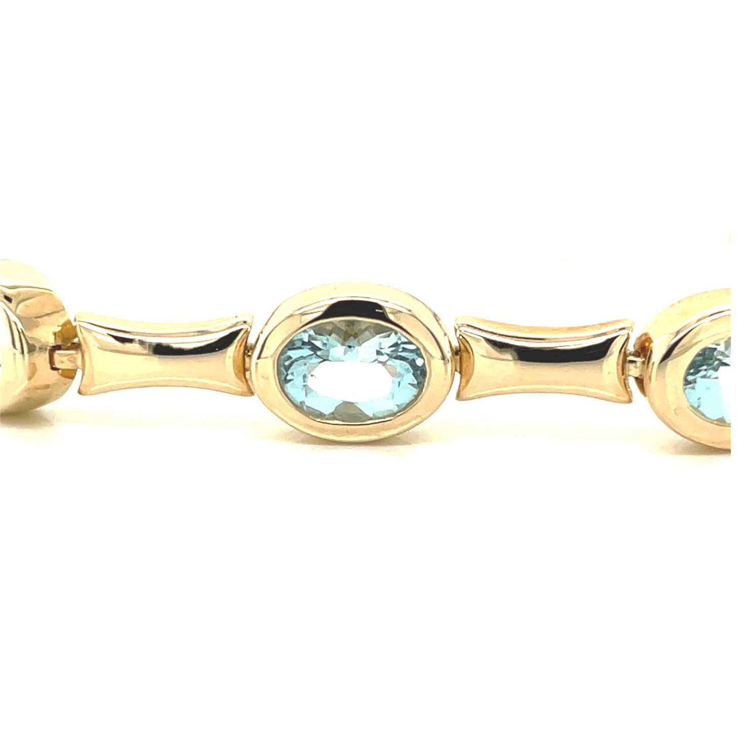 Aquamarin, blau, oval facettiert, ca. 6,000 ct. Edelstein Armband ca. 20,5 cm, Gelbgold 375/000 Sogni d´oro Facettenreich 