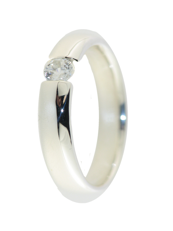 Ring mit Zirkon weiß rund ca. 4 mm Ø, ca. 0,4 ct Spannring-Optik